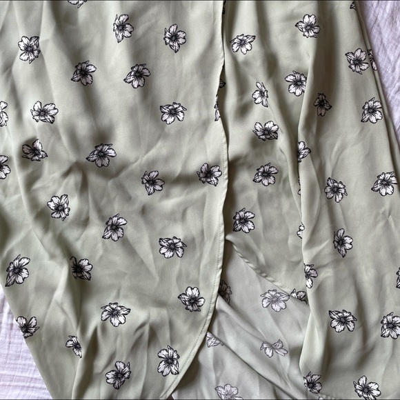 Flowy Spring Dress - Picture 9 of 10